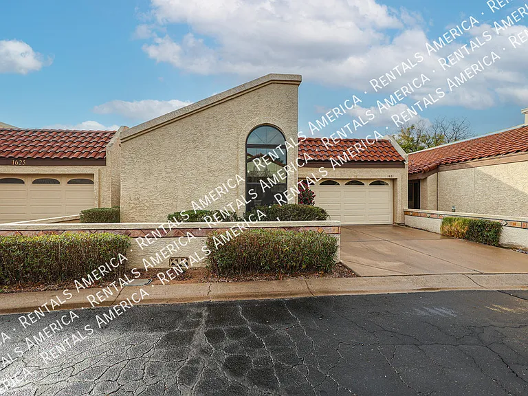 1621 E Vaughn St — Photo 2