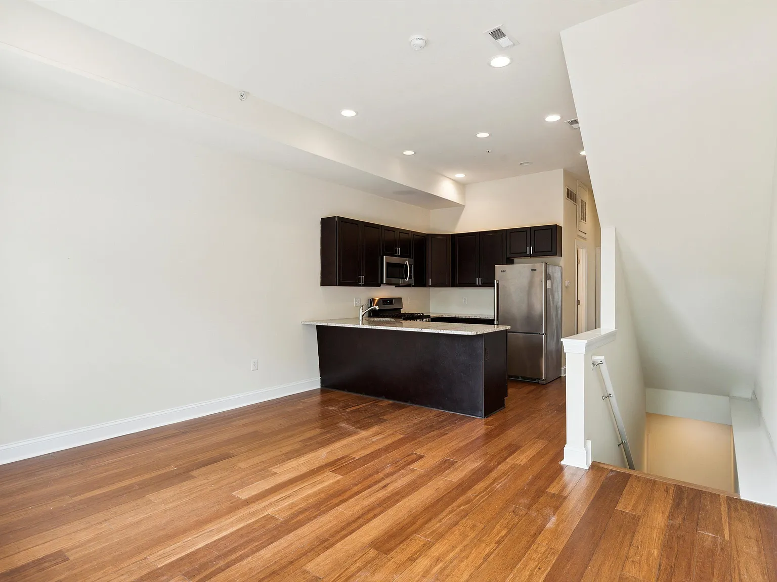 1714 Fontain St — Photo 1