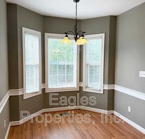 201 Autumn Ridge Dr — Photo 3