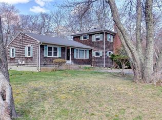 43 Foddering Farm Rd, Narragansett, RI 02882