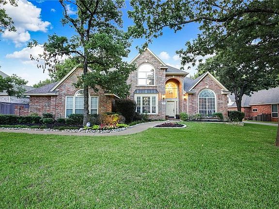 2nd image of 1115 Highland Oaks Dr