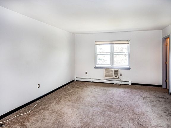 5th image of 1130 Valley Rd APT 2B