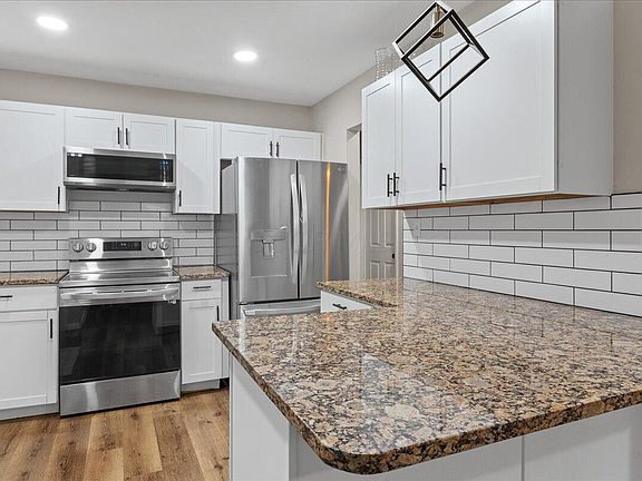 5th image of 2992 Howey Rd