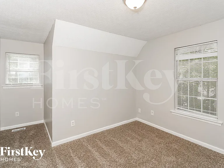 95 Glenwood Ct — Photo 12