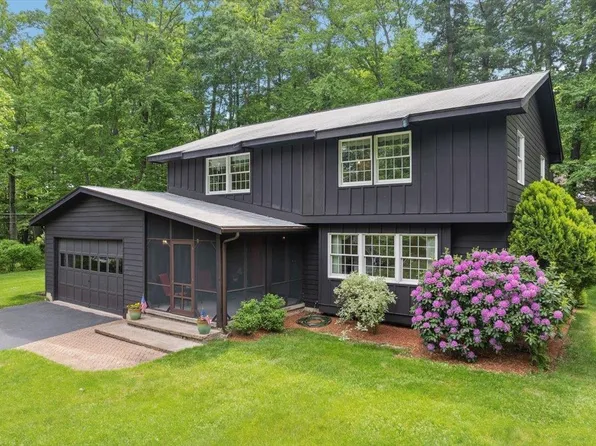 11 Parkhurst Drive, Hudson, NH 03051
