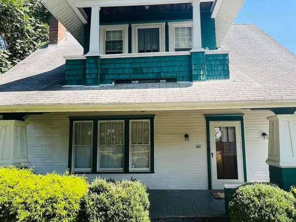 1612 Mary Lou Retton Dr, Fairmont, WV 26554