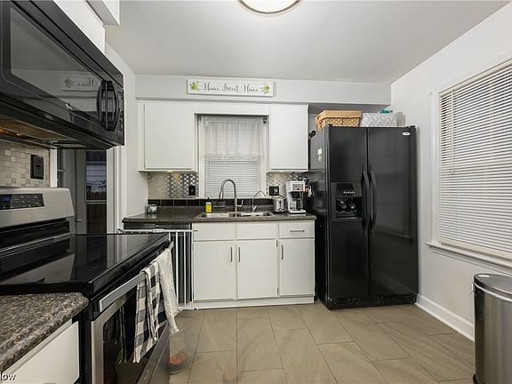 4th image of 3143 Oakwood Dr