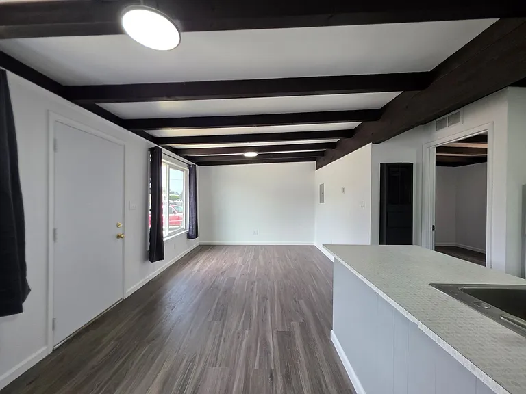 1091 Sun Rd — Photo 3