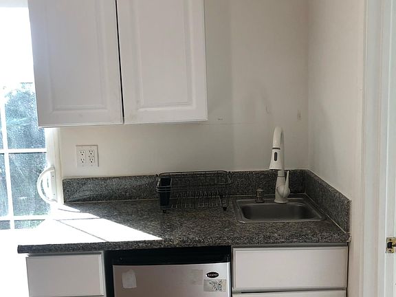4th image of 5225 1/2 Etiwanda Ave
