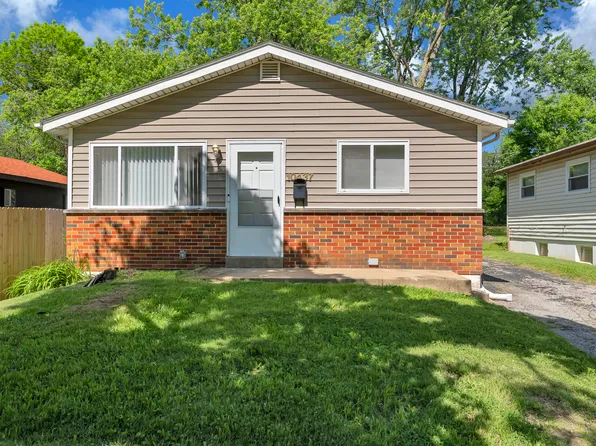10437 Count Dr, Saint Louis, MO 63136