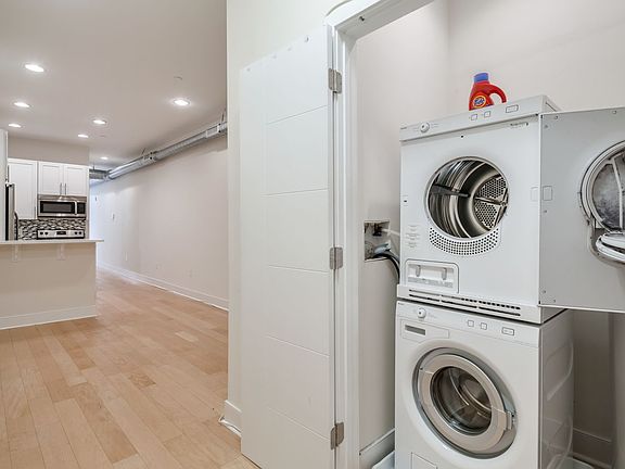 3rd image of 1305 Locust St APT 4B