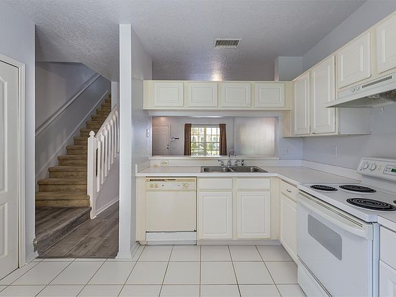 5th image of 1314 Throckmorton Dr