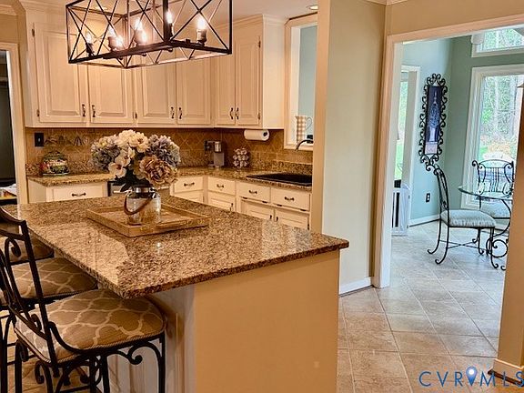 4th image of 207 Farnham Dr