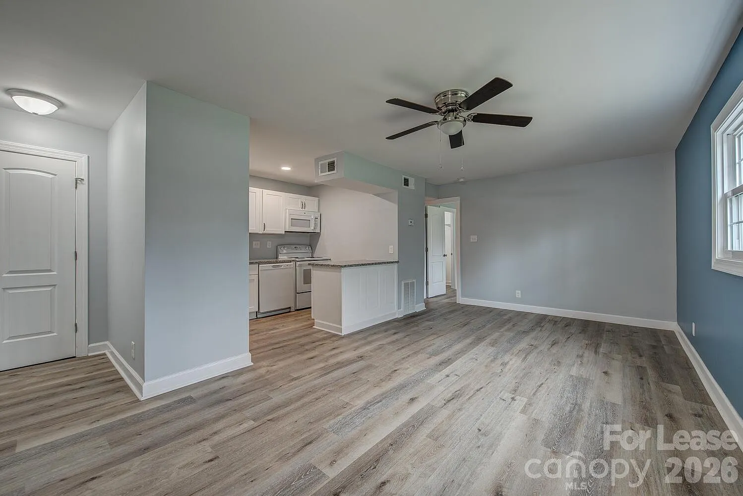 1 bed, 1.0 bath, $1,095 — Photo 3