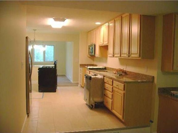 5th image of 470 Panorama Dr