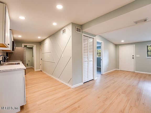 5th image of 7578 RIDGEWAY Road N