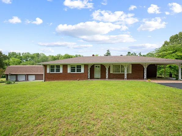 915 Taylor Cir, Burns, TN 37029