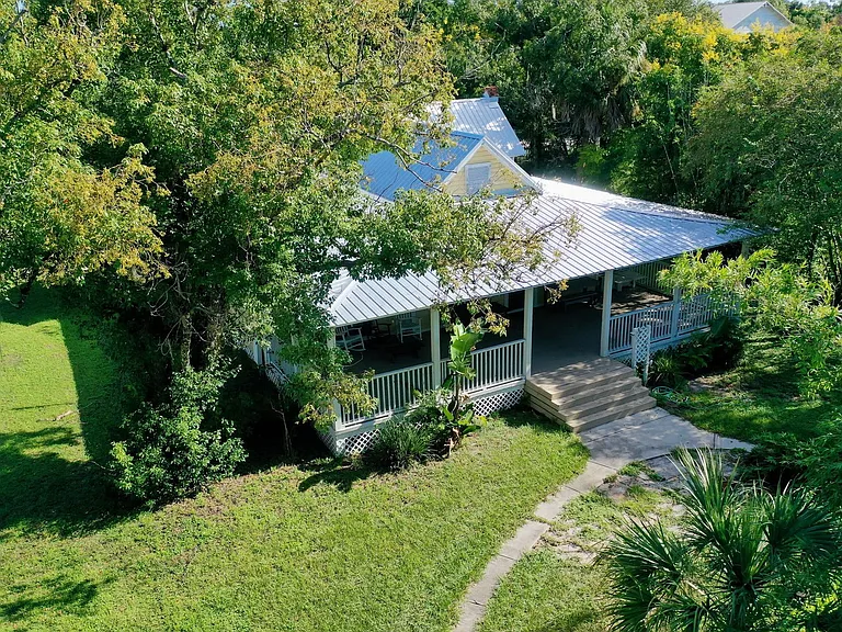 523 W Oak St — Photo 9