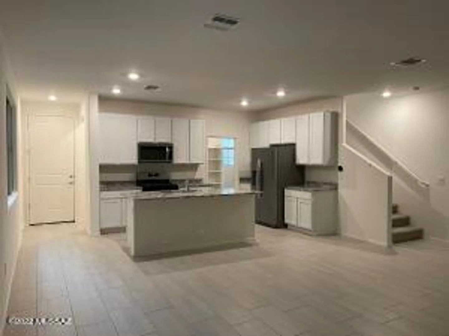 Beautiful 4Bdm 2.5Ba Home, Centrally located! — Photo 4