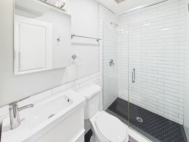 2819 W 25th St #2 — Photo 11
