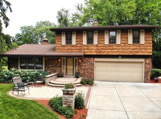 5810 S 121st St, Hales Corners, WI 53130