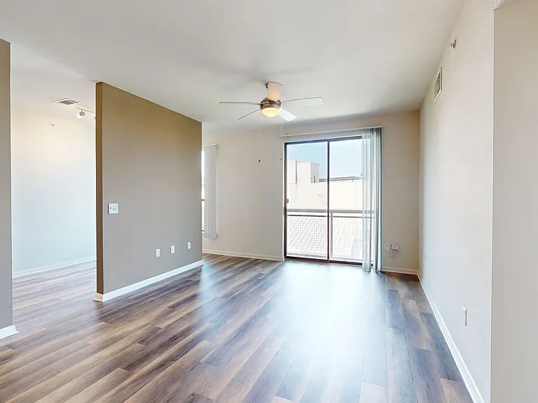 Residences at the Domain — Photo 98