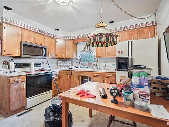 4th image of 724 W Ladd Ave