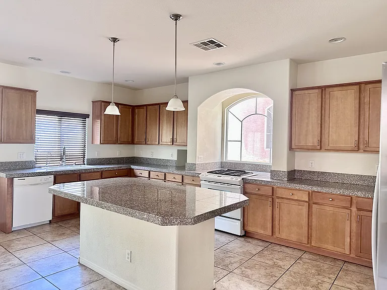 6735 Treble Clef Ave — Photo 11