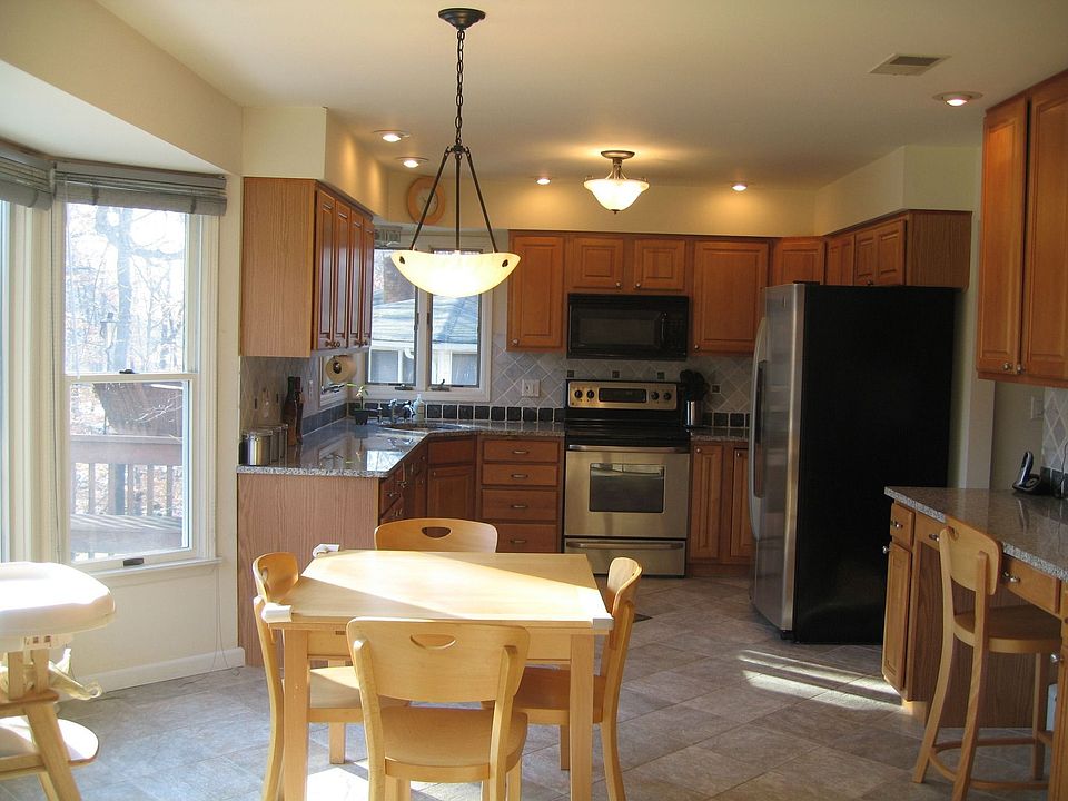 Kitchen with Maple Cabinets and Granite Counters & high end SS appliances 