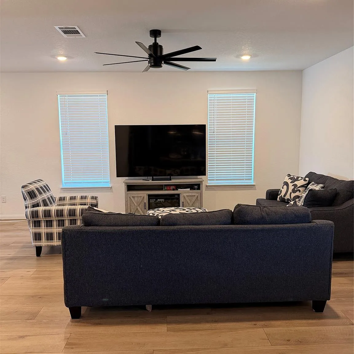 4 bed, 3.5 bath, 2648 sqft, $2,400 — Photo 3