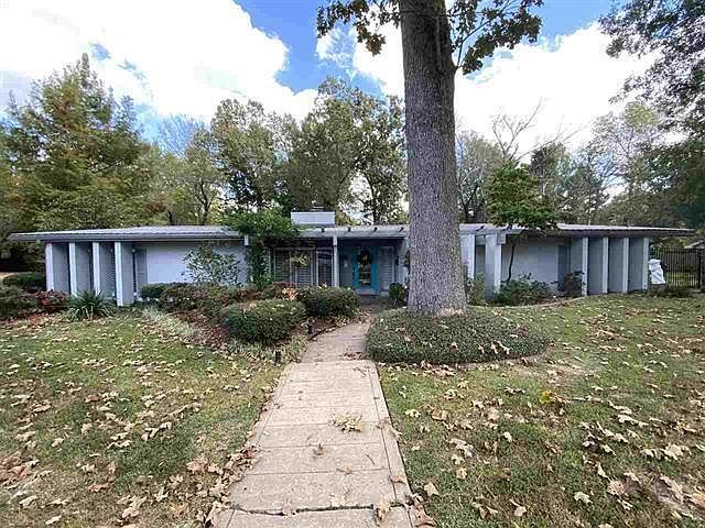 1st image of 315 Johnson Woods Dr
