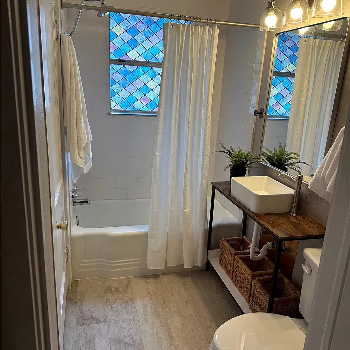 2 bed, 1.0 bath, 1087 sqft, $1,700 — Photo 3