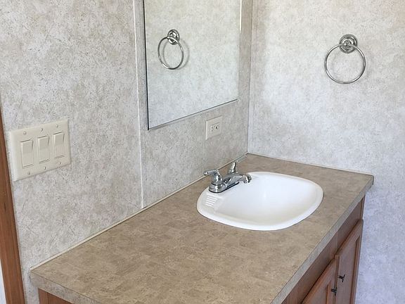 4th image of 203 Hilbert Dr