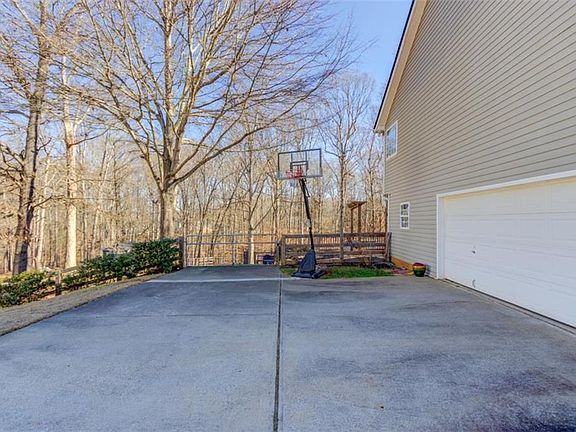 5th image of 12 Chatham Ct