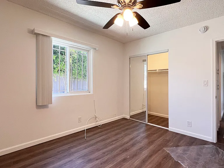 2540 S Barrington Ave #6 — Photo 24