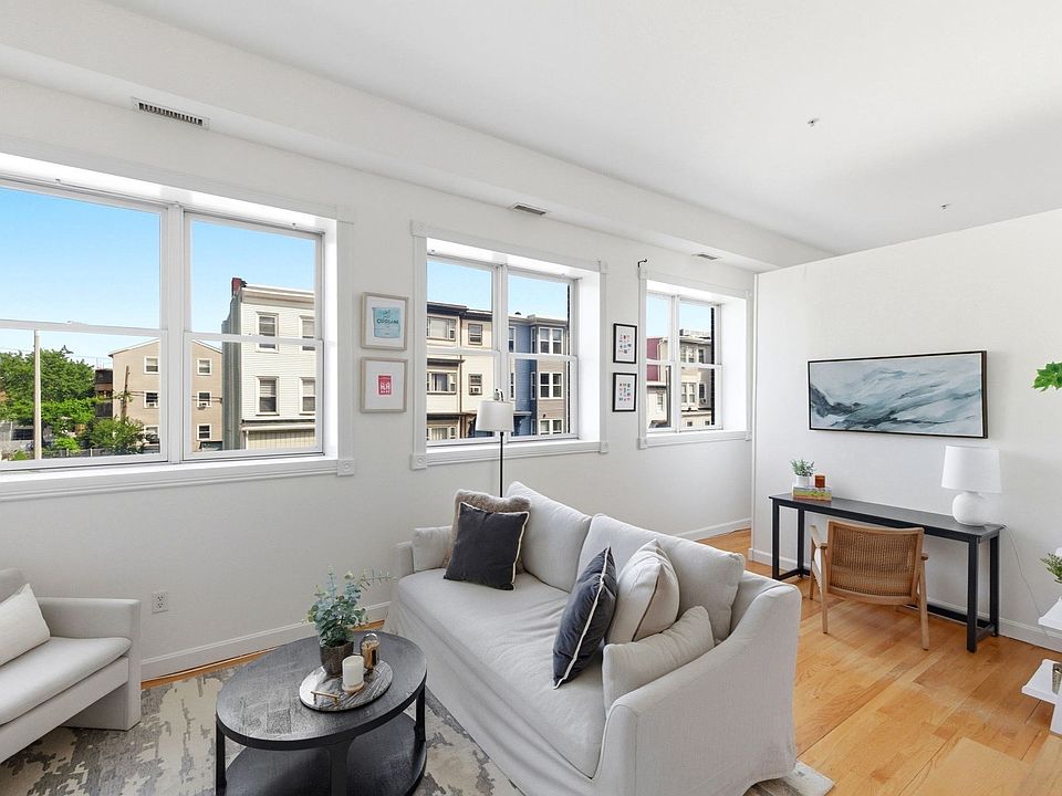 1st image of 156 Chelsea St APT 201