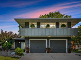 1022 Hilltop Rd, Waterloo, IA 50701