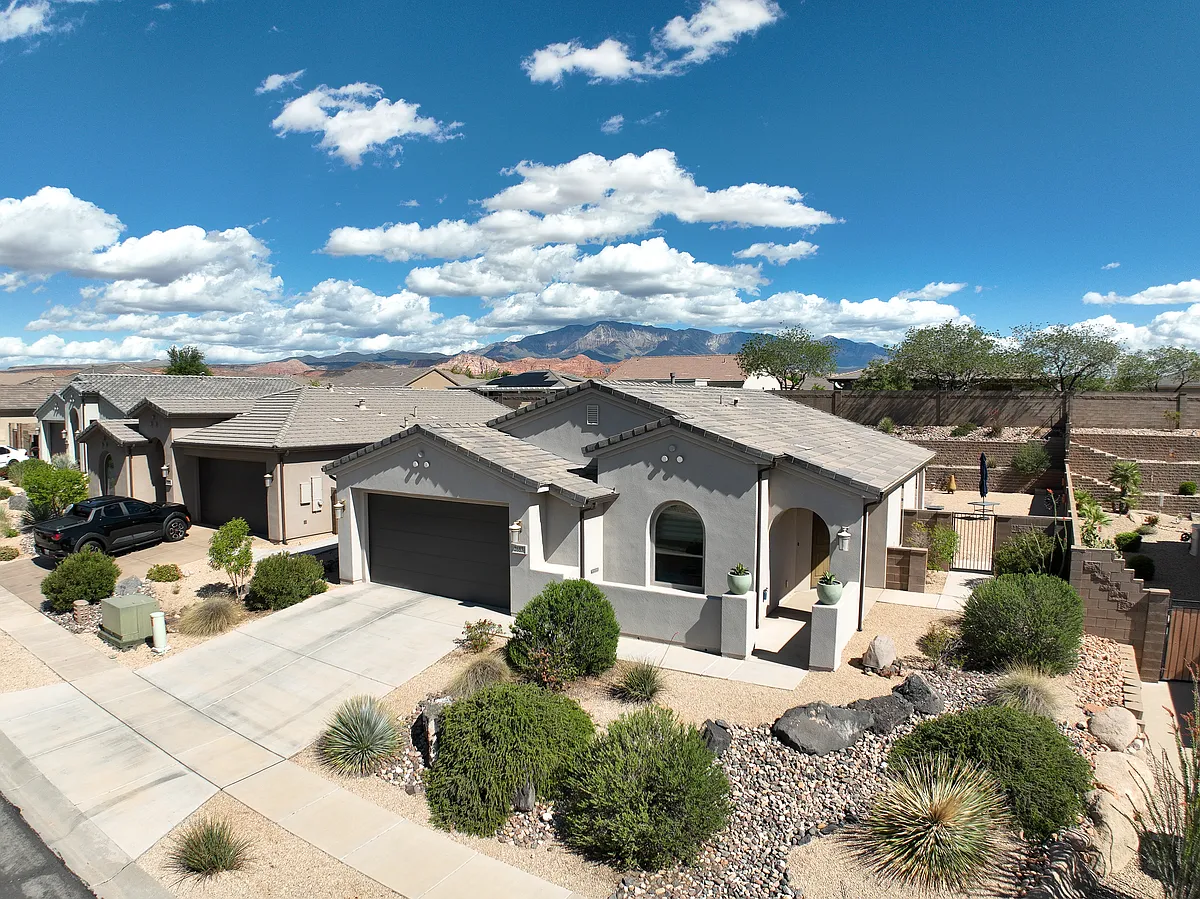 Building Photo - 2683 E Clear Point Dr