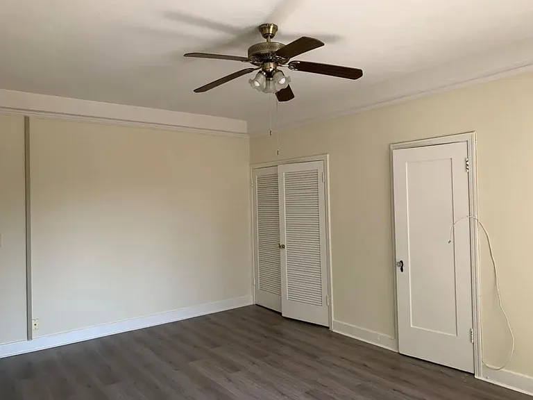 Grand View Apartments — Photo 9