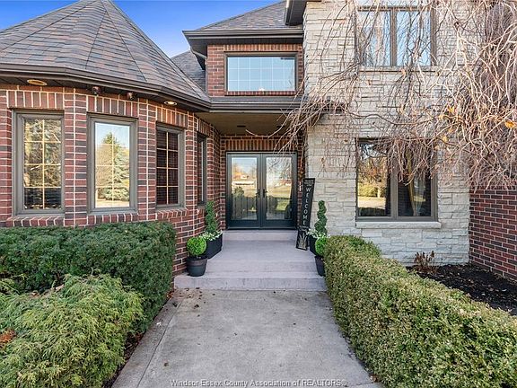 3rd image of 2116 Front Rd N