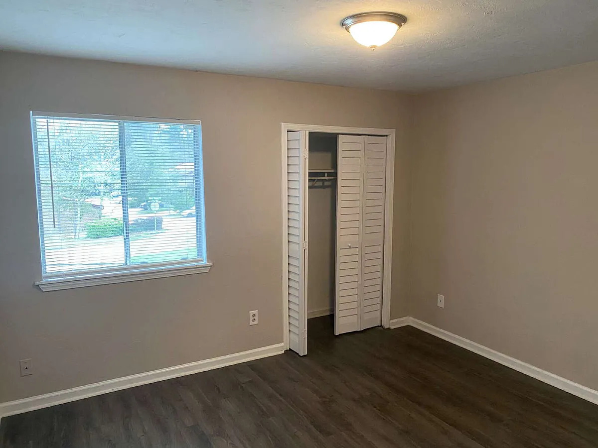 Building Photo - 1402 Lazy Brk #C