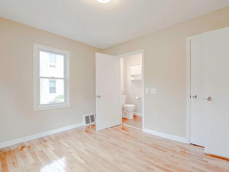 232 Lathrop St — Photo 2
