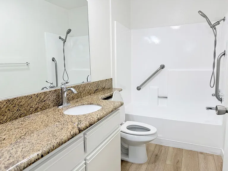 400 Westmoreland Apartments - Modern, approachable, city-living vibe — Photo 10