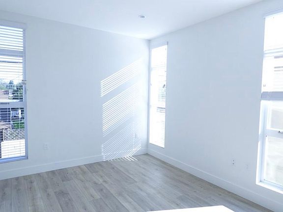 5th image of 5132 Cahuenga Blvd #2