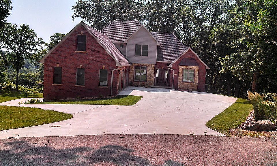 1st image of 79 Roosevelt Dr
