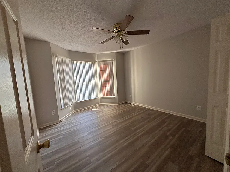 2080 Country Club Dr — Photo 7