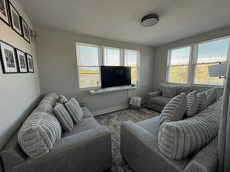 5549 N Lincoln Ave #2 — Photo 6