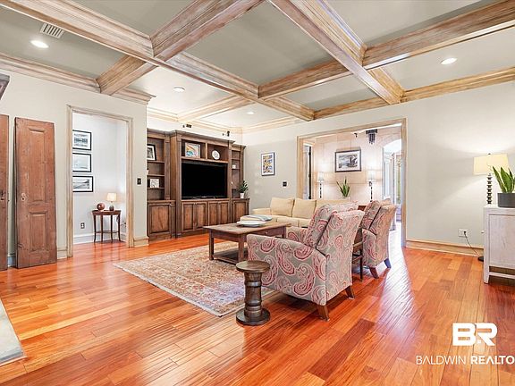 4th image of 808 Country Club Ct