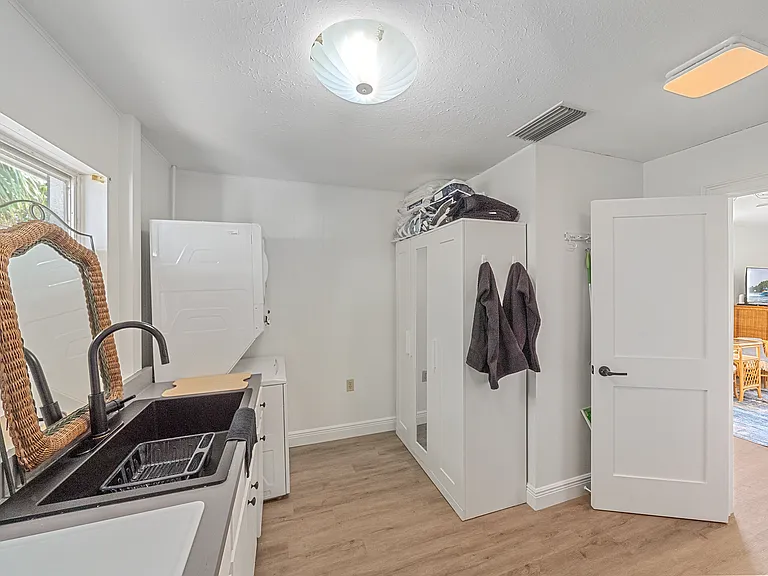 708 Shore Rd #B — Photo 18