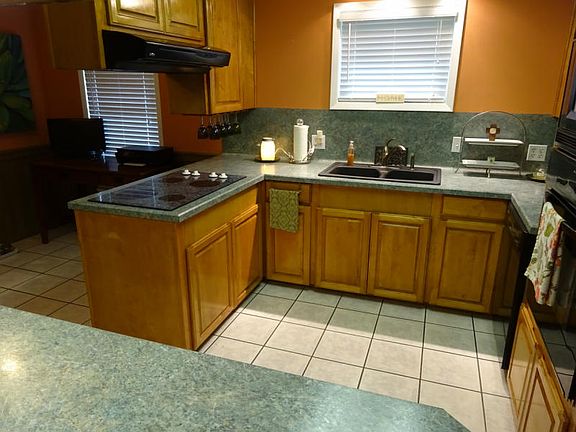 4th image of 609 Coral Pl